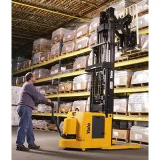 Xe nâng điện MRW020-E làm việc