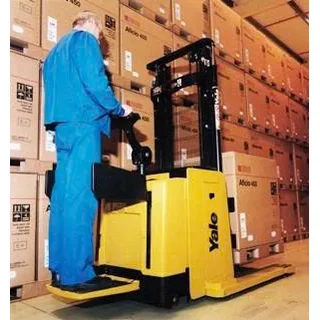 Xe nâng điện MS15X làm việc tại kho