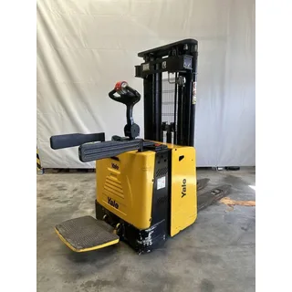 Xe nâng điện cho kho nhỏ Yale MS15X