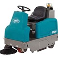 Xe quét sàn mini chạy bằng pin ngồi lái Tennant 6100 