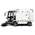 Xe quét rác công nghiệp ngồi lái Kumisai KMS-2000-M (Pin Lithium)