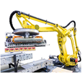 Robot xếp pallet tải trọng 500kg, tầm với 3143mm, robot xếp pallet tự động có kẹp gắp FANUC M410iC/500