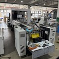 Máy định vị hộp cứng bìa cứng (Kèm băng tải bồi, kiểm soát nồng độ keo) HM-700M4