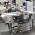 Máy dò kim loại thực phẩm tự động độ nhạy cao dành cho cửa hàng thức ăn nhanh 