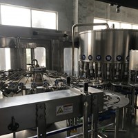 Máy rửa, chiết rót và vặn nắp nước giải khát đóng chai PET