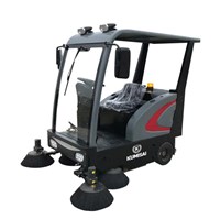 Xe quét rác công nghiệp ngồi lái Kumisai KMS-1800E