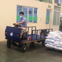 Xe điện 4 bánh chở hàng trong nhà máy tải trọng 500kg