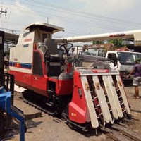 Máy gặt lúa liên hợp Yanmar Gc561