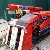 Máy gặt đập liên hợp Kubota R1-40