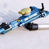 Máy khoan đá cầm tay YT26