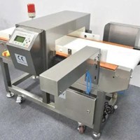  Máy dò kim loại tự động điều chỉnh độ nhạy băng tải có chức năng loại bỏ vật phẩm lỗi 