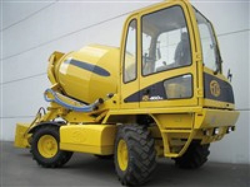 Máy trộn bê tông tự nạp vật liệu DB 180