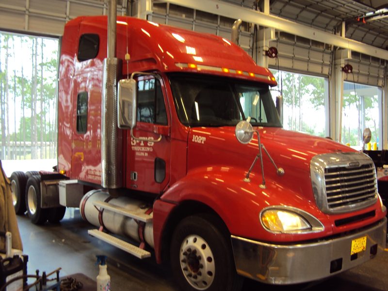 Xe Freightliner máy CAT mới