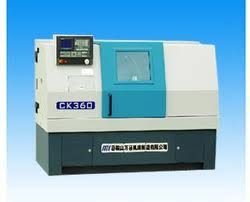 Máy tiện CNC CK630
