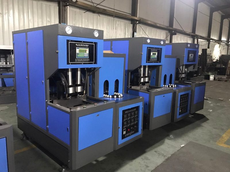 Máy thổi chai nhựa DR-20