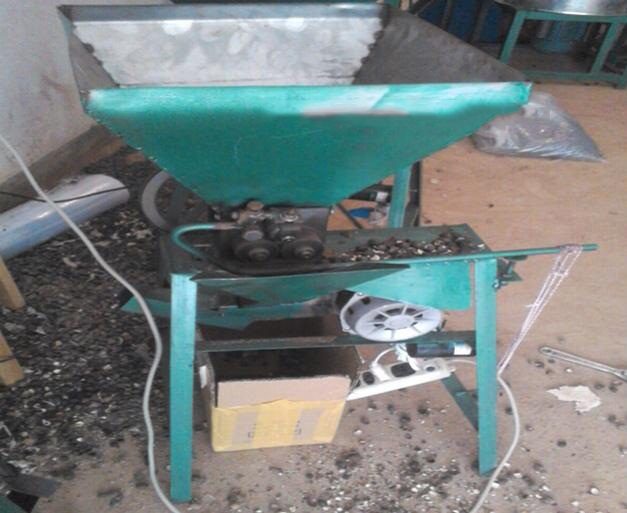 Máy bóc vỏ hạt sen khô loại 12KG
