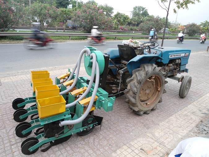 MÁY GIEO HẠT ĐẬU PHỘNG 4 HÀNG HD-4H