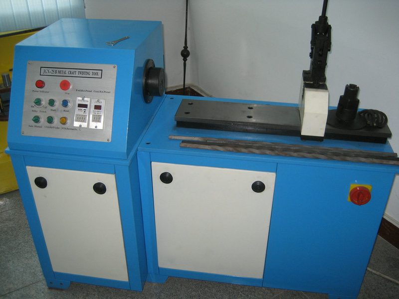 Máy xoắn kim loại TM-25C