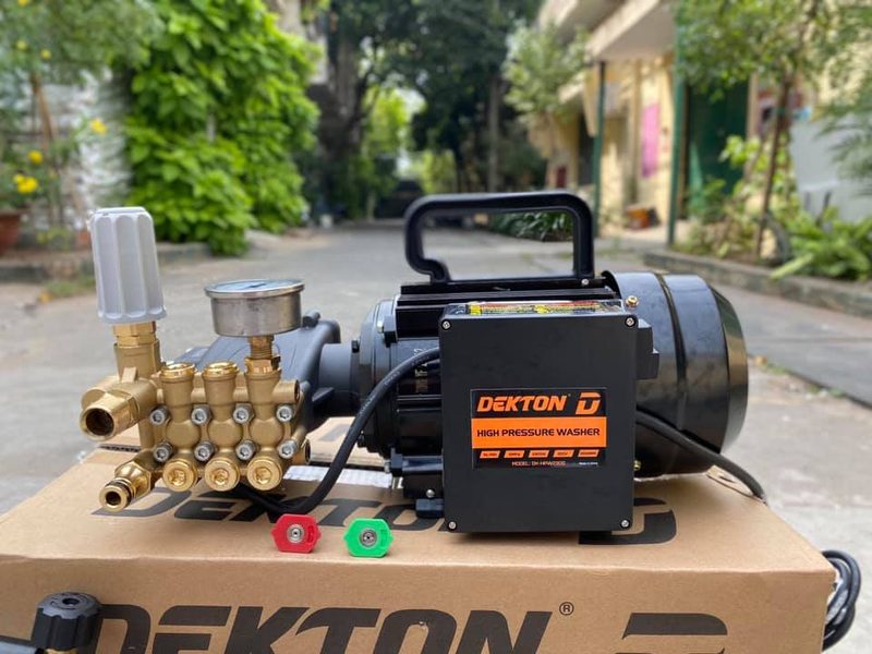 Máy Xịt Rửa Xe Chỉnh Áp Dekton DK-HPW2300