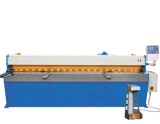 Máy cắt tấm tôn thủy lực CNC QH11D