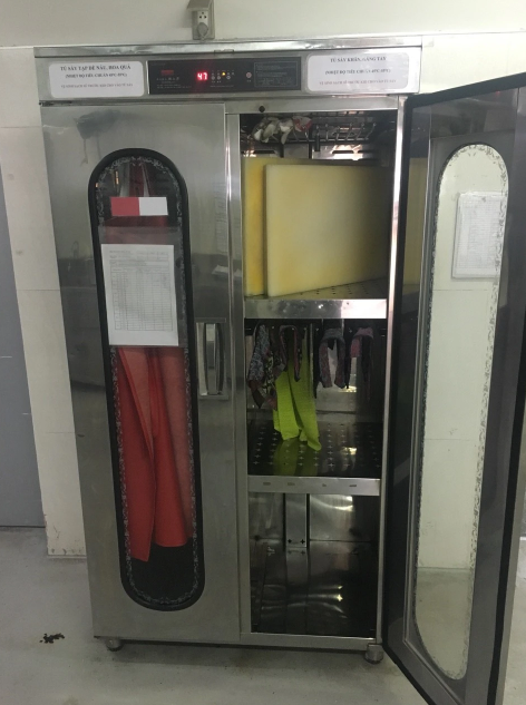 Tủ sấy tạp dề đôi