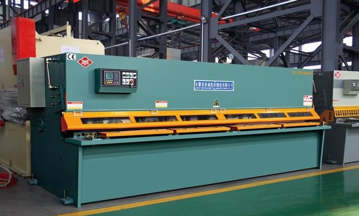 Máy cắt tôn thủy lực QC12K 6x3200