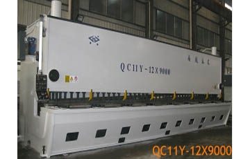 Máy cắt tôn thủy lực 12x9000