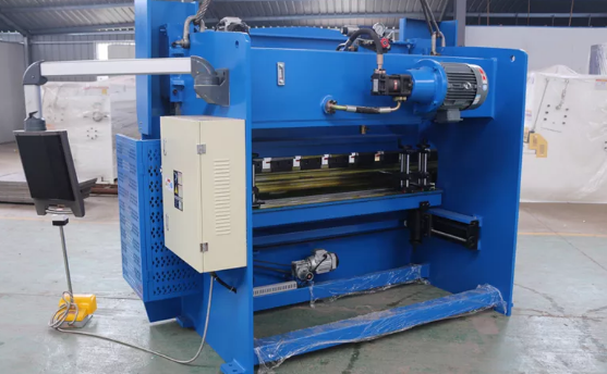 Máy ép thủy lực DELEM DA41S-250T/6000