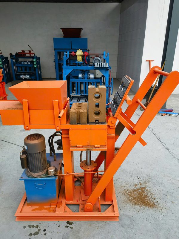 Máy ép gạch đất sét chạy bằng điện CB104
