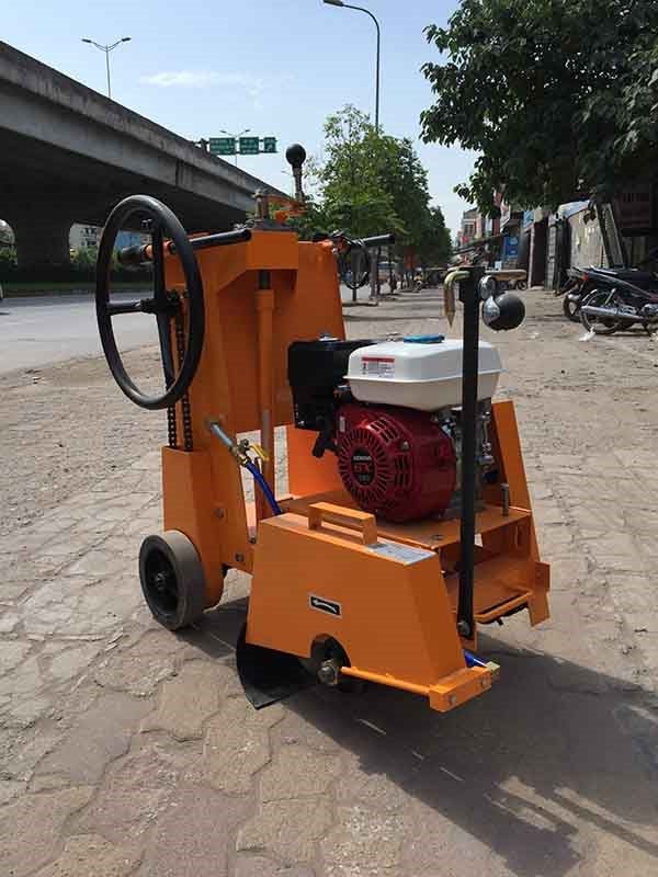 Máy cắt đường bê tông KC12