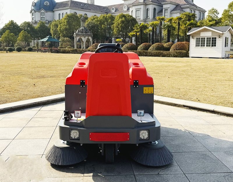 Xe quét rác hút bụi ngồi lái RS1500
