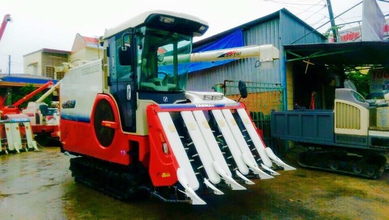 Máy gặt đập liên hợp Yanmar GC 695