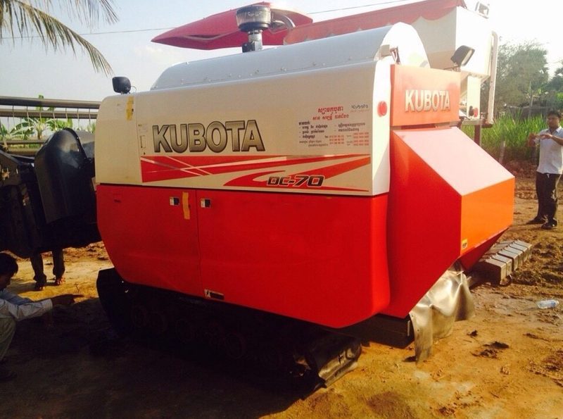 Máy gặt đập liên hợp Kubota DC70