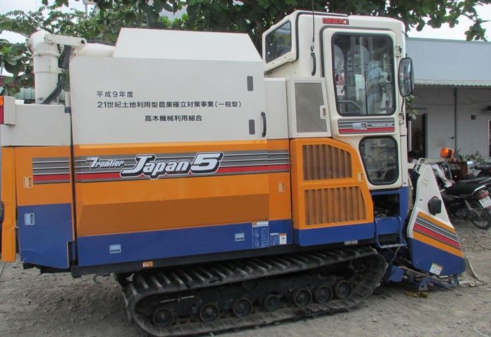 Máy gặt đập liên hợp Iseki Japan5