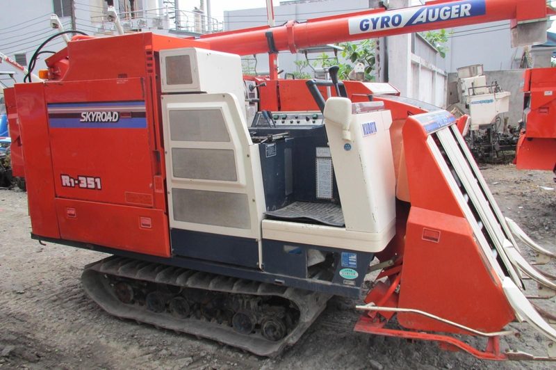 Máy gặt đập liên hợp kubota R1-351