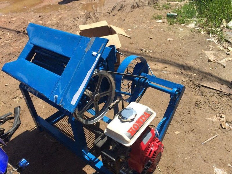 Máy tuốt lạc, tuốt đậu phộng chạy xăng